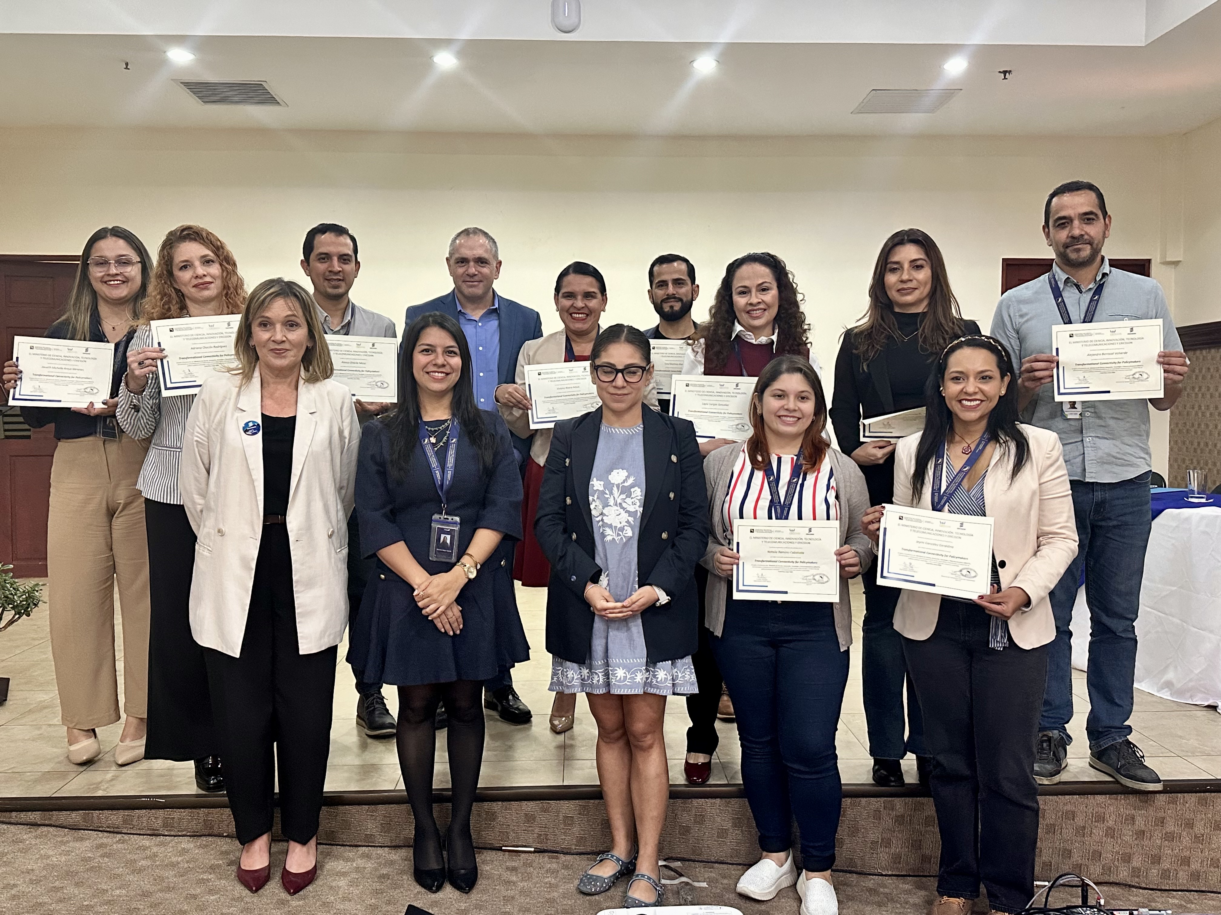 Fotografía grupal de las personas graduadas