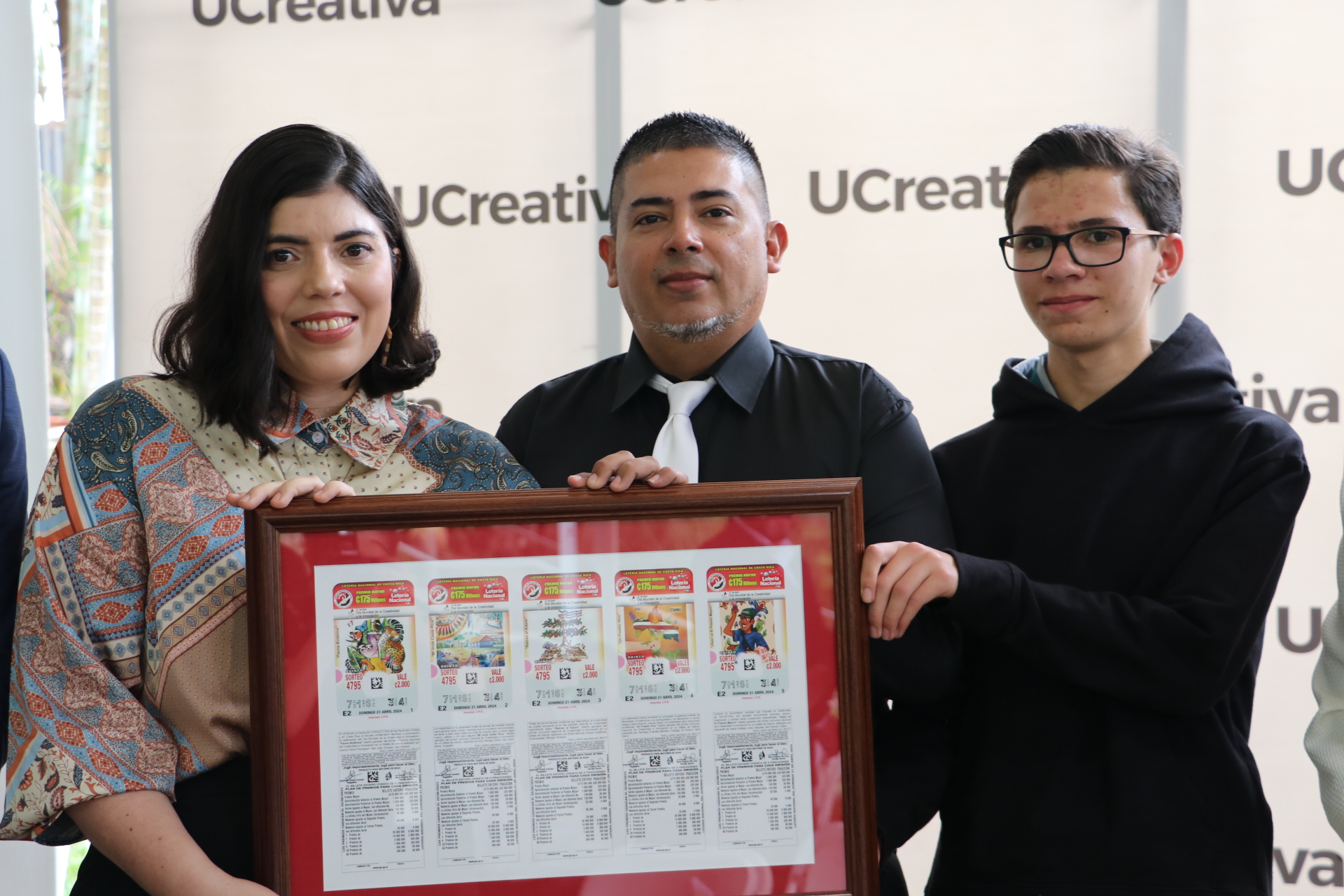 3 de los ganadores del concurso Crea el diseño del Billete de lotería del Día Mundial de la Creatividad e Innovación